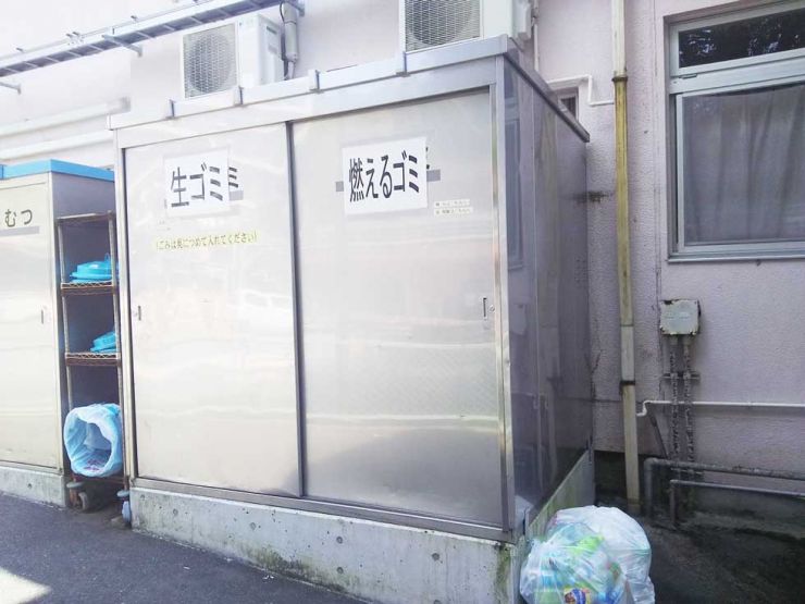 オールステンレス製物置の移設実績 移設前 オールステンレス製物置の移設実績 移設前